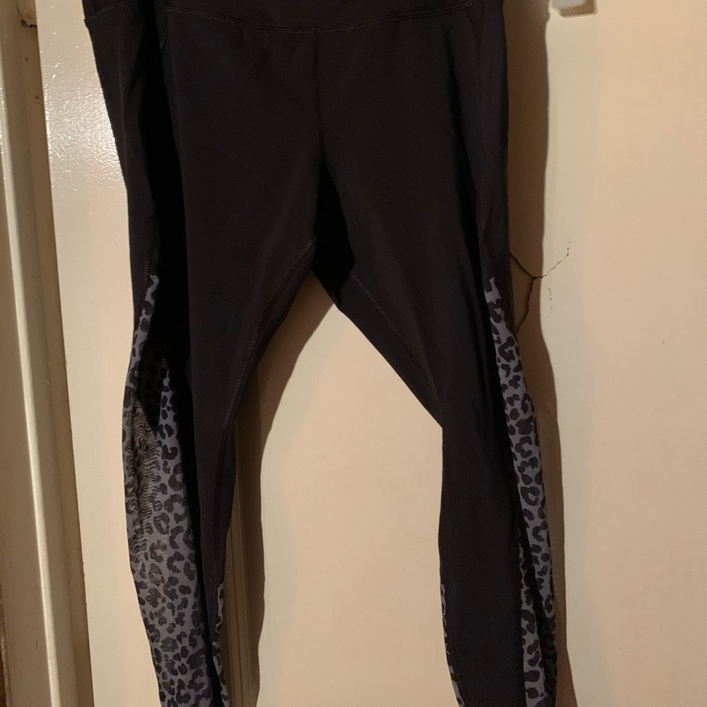 Leggings with cheeta print